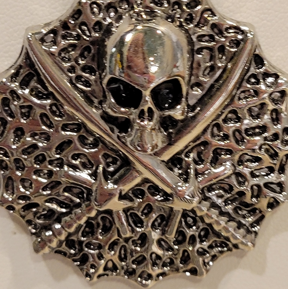 Goth skull and sword cross ⚔ necklace - Picture 2 of 4